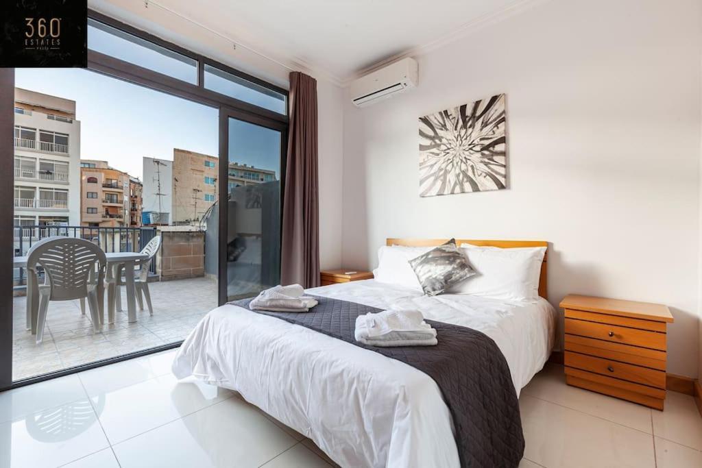 Comfortable Penthouse, Served With Lift, Wifi & Ac By 360 Estates Gzira ภายนอก รูปภาพ