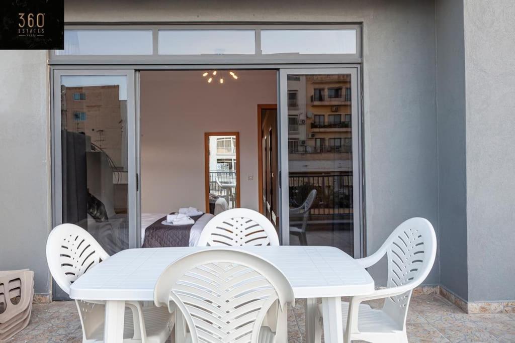 Comfortable Penthouse, Served With Lift, Wifi & Ac By 360 Estates Gzira ภายนอก รูปภาพ