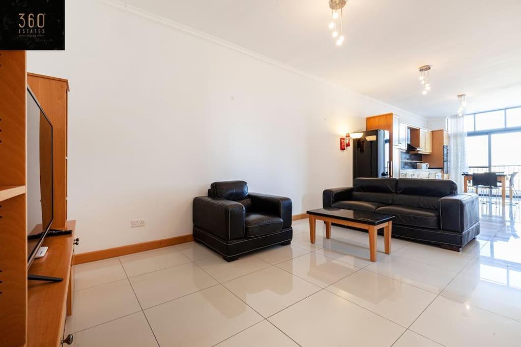 Comfortable Penthouse, Served With Lift, Wifi & Ac By 360 Estates Gzira ภายนอก รูปภาพ