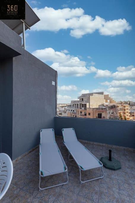 Comfortable Penthouse, Served With Lift, Wifi & Ac By 360 Estates Gzira ภายนอก รูปภาพ