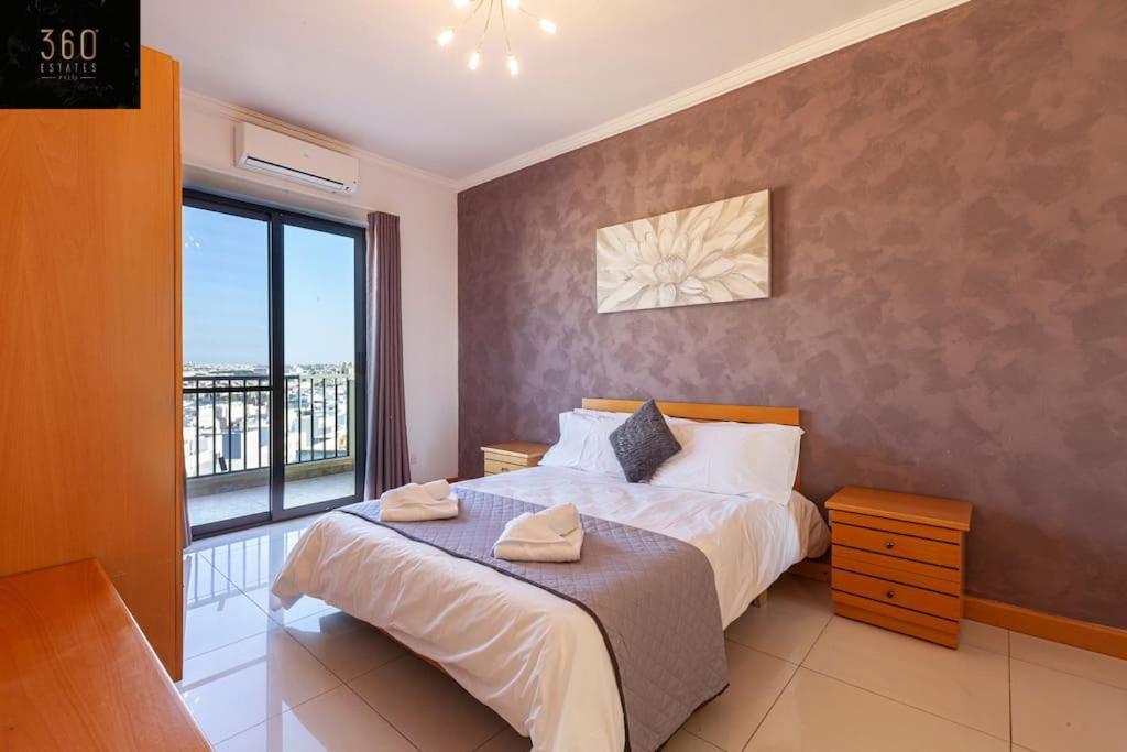 Comfortable Penthouse, Served With Lift, Wifi & Ac By 360 Estates Gzira ภายนอก รูปภาพ